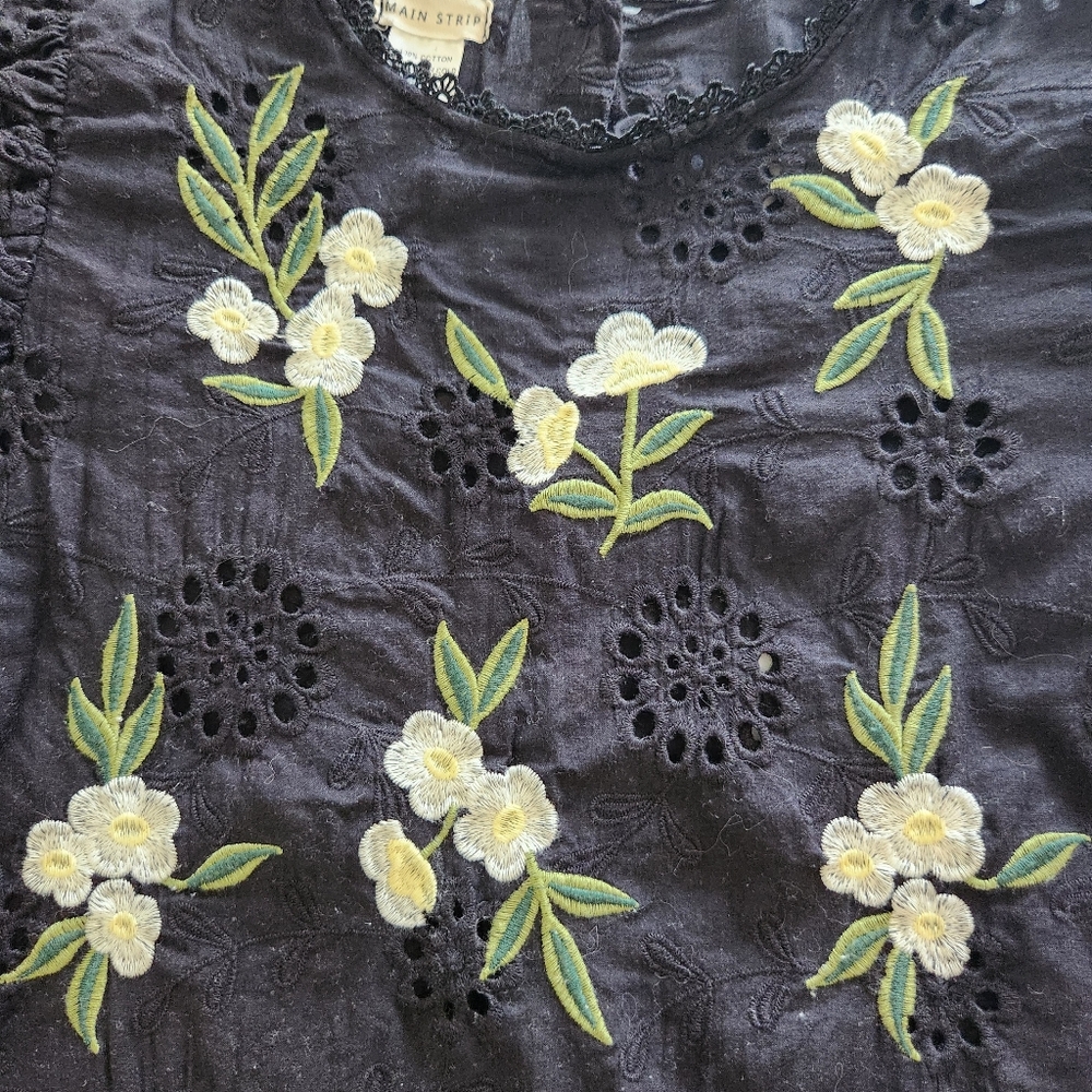 Main Strip Black Eyelet Floral Embroidered Short Sleeve Top Size Small - Picture 3 of 9